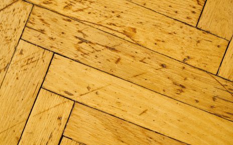 Atrakcyjne propozycje drewnianej podłogi